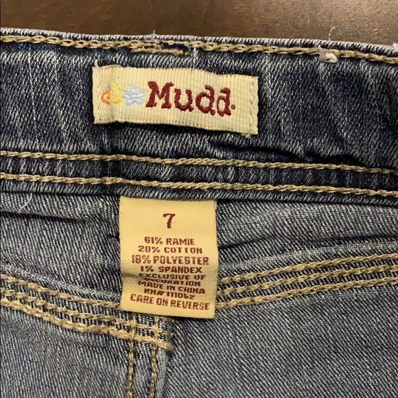 ♥️$8 or 3/$15 Pre-loved Mudd Jean Shorts - Picture 3 of 4